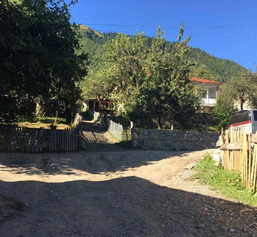 Guesthouse Ori Beli In Местия Екстериор снимка