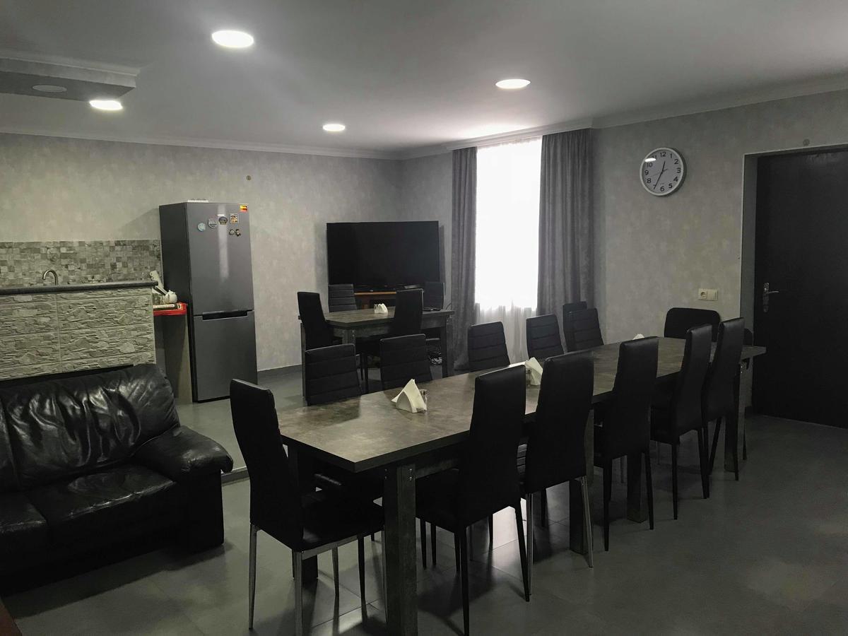 Guesthouse Ori Beli In Местия Екстериор снимка
