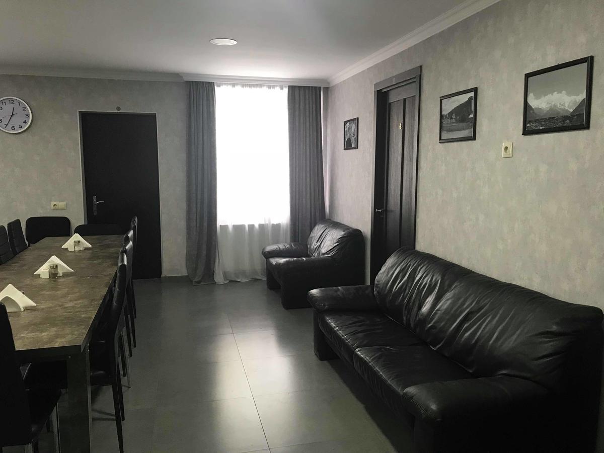 Guesthouse Ori Beli In Местия Екстериор снимка